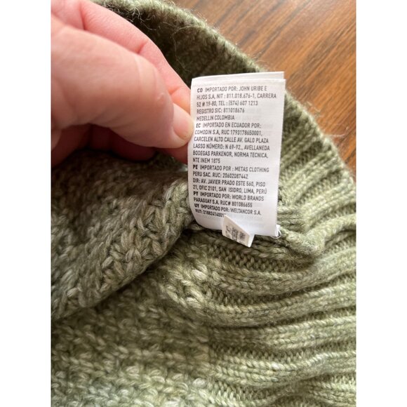 American Eagle Outfitters celery green v-neck sweater size XS NWT - Picture 7 of 10